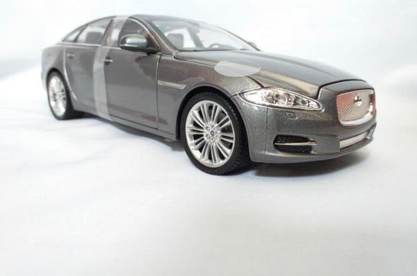 CARRO COLECIONÁVEL 2010 JAGUAR XJ ESCALA 1:24 - GameShop Angola