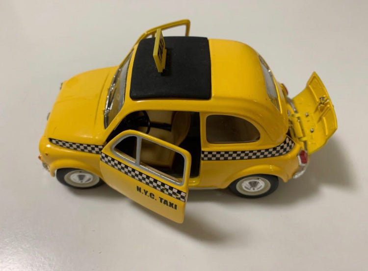 CARRO COLECIONÁVEL NUOVA FIAT 500 ESCALA 1:24