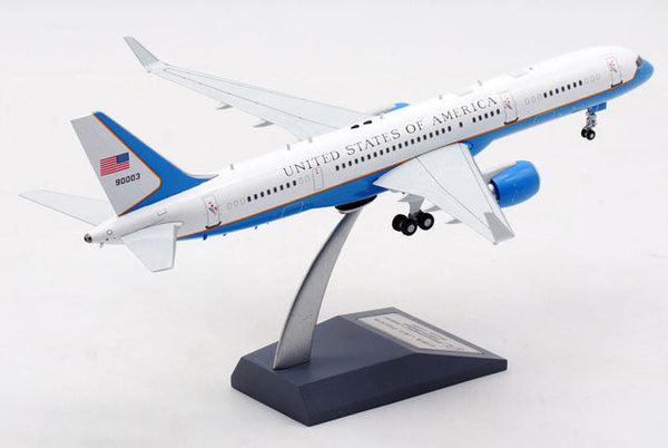 AVIÃO COLECIONÁVEL AIR FORCE A380 ESCALA 16 cm - GameShop Angola