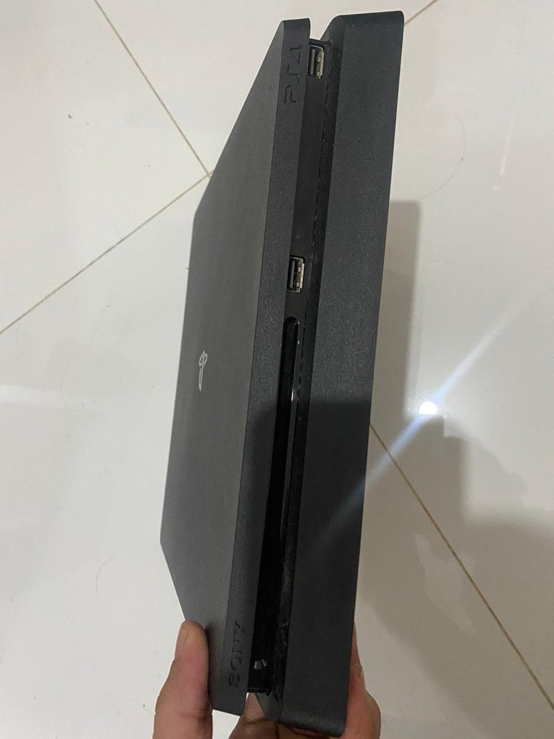 CONSOLA PLAYSTATION 4 SLIM 500GB 1 Comando - SEMINOVO