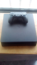 CONSOLA PLAYSTATION 4 SLIM 1TB 1 Comando - SEMINOVO COM JOGO DE OFERTA